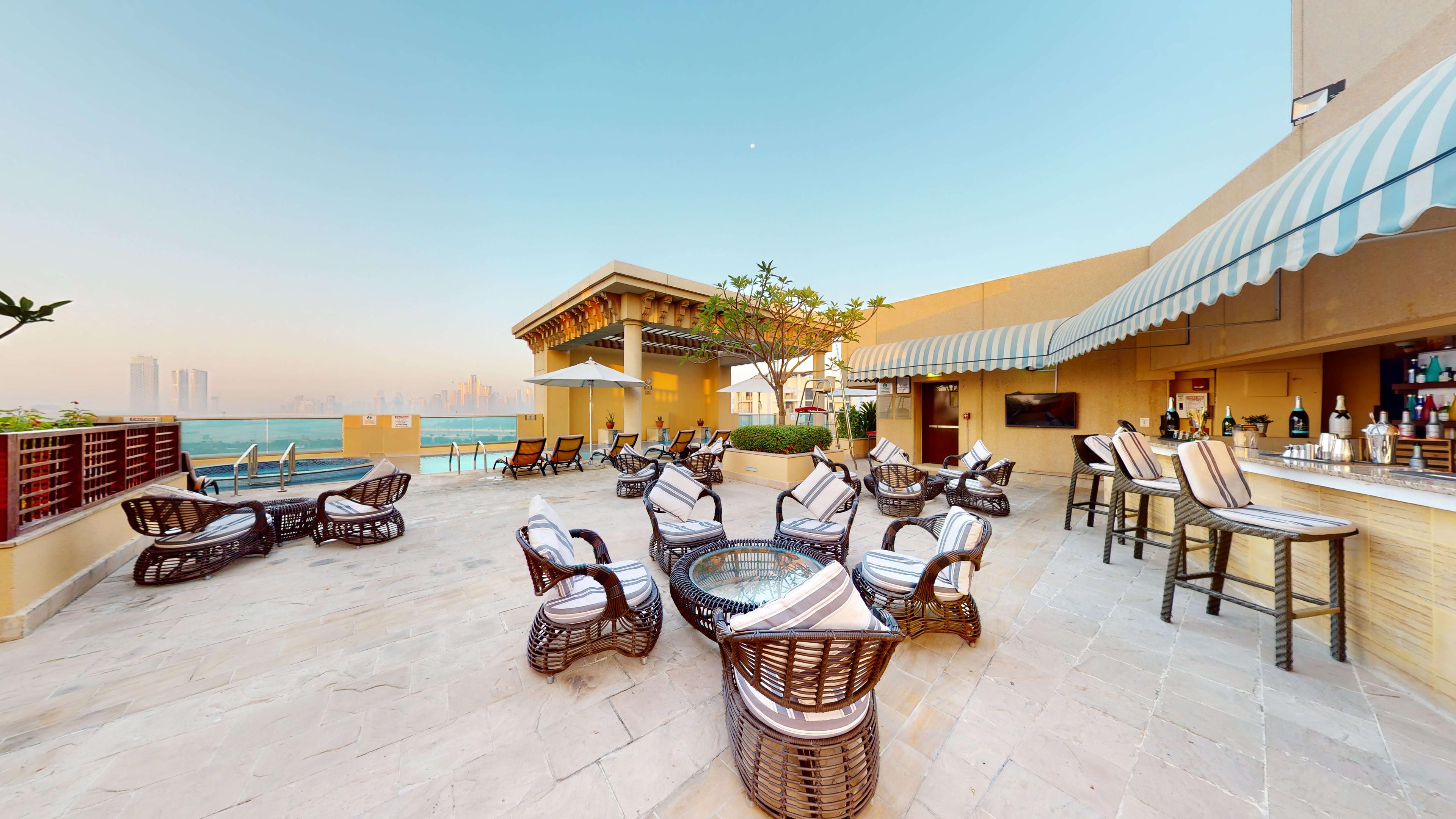 Aqua Chill, Rooftop Poolside Dining